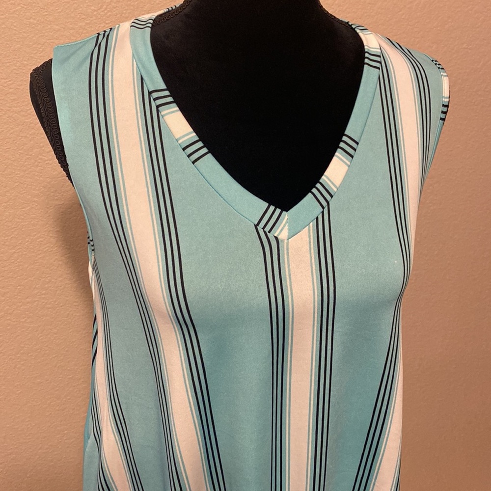 Sunday Morning Casual Dress with Pockets - Picture 2 of 9
